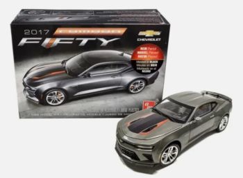 AMT1035M/12 - CHEVROLET Camaro 2017 Gris - 50e Anniversaire à aseembler et à peindre