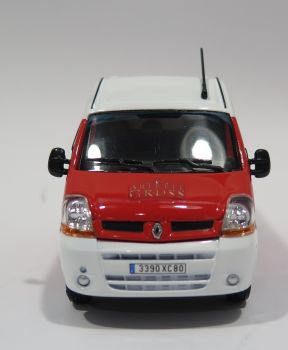 ELI114402 - RENAULT Master - Cirque Arlette GRUSS 2011 rouge