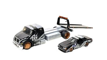 MST15055MJBKS - INTERNATIONAL Durastar Flatbed 1988 avec FORD Mustang LX #22 - TOYO TIRES sous blister