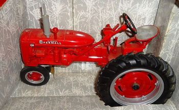 ERT4025 - FARMALL IH "Super C" Ech:1/16