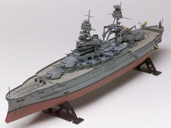 REV10302 - USS Arizona Battleship à assembler et à peindre
