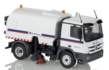CON72212/O-L - MERCEDES Balayeuse de route "EUROVIA"