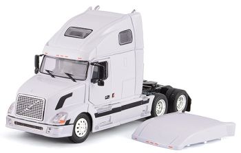TON12I004 - VOLVO VNL 670  6x4 Blanc Avec 2 toits Ech:1/53