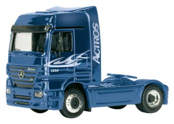 SCH22056 - MERCEDES Actros V8 Ech:1/87 Bleu