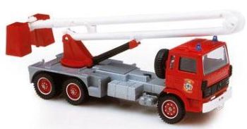 SOL3172 - RENAULT pompier 6x4 nacelle  Ech:1/50