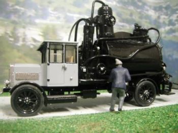 JCG242M - MAN Avec  Répandeuse (1920) "SACER" Kit monté