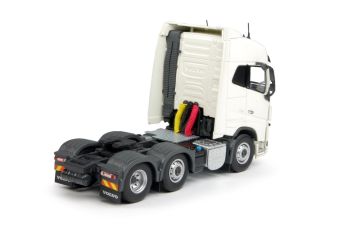 TEK - VOLVO FH16 Globetrotter 6x2
