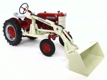 ZJD1731 - FARMALL 560 Avec Chargeur Ech:1/16