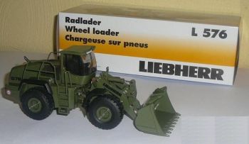 CON2443/04 - Chargeur LIEBHERR L576 "MILITAIRE"