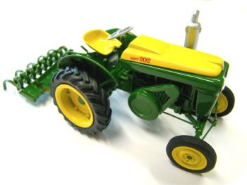 CG32-20 - SOCIETE FRANCAISE 202 Super avec Cultivateur "Canadien" - Série Limitée 50 Pièces