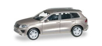 HER038478 - VW Touareg "or métallique" Ech:1/87