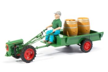 Motoculteur HOLDER avec remorque un personnage et deux tonneaux
