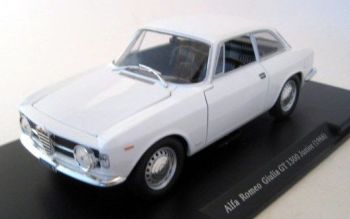 ATLALFAROMEO1-24 - ALFA ROMEO Giulia GT 1300 Junior (1966) "Blanche" Ech:1/24