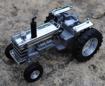 TSR57002 - Boite abimée -MASSEY 1150 Chromé LAFAYETTE SHOW 2015 Série Limitée 167Ex