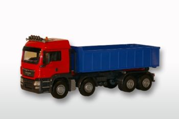 EMEK20795 - MAN TGS 8x4 rouge porteur avec ampliroll bleu