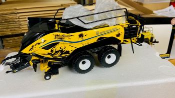 CW0149 - Presse NEW HOLLAND YELLOW BULL