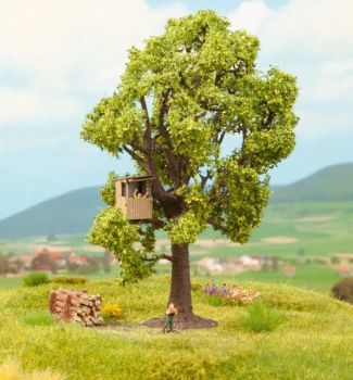 NOC21767 - Arbre avec cabane