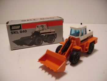 OCNZG242 - Occasion - Chargeur SCHAEFF SKL 840 "Quelques éclats de peinture"-"Boîte abîmée"