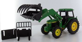 ERT5647 - JOHN DEERE 3350 avec chargeur et accessoires