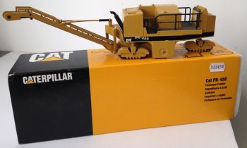 OCNZG299 - Occasion - Raboteuse CATERPILLAR PR-450 (Problème d'autocollant) - "Neuf en boîte" - "Boîte abîmée"
