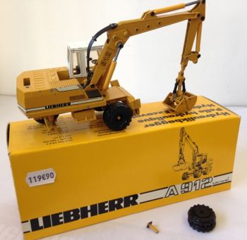 OCCON2830 - Occasion - Pelle sur pneus LIEBHERR A912 (Pièces à recoller) - "Etat moyen" - "Éclats de peintures"