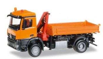 HER305372 - MERCEDES Arocs 4x2 Benne avec grue de déchargement "Orange" Ech:1/87