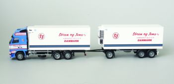 AWM53399 - Volvo 420 FH12 Globetrotter XL 6x4 Porteur avec remorque 2 essieux "Soren og Jens"