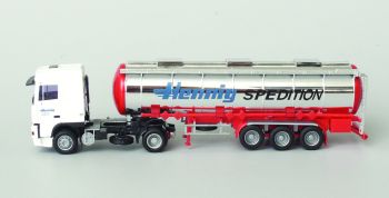 AWM71810 - DAF 95 XF SC 4x2 avec remorque citerne "Hennig"