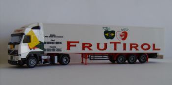 AWM70849 - Volvo FH Globetrotter 4x2 Avec remorque Frigorifique 3 Essieux "Frutrans/Nothegger" 1/87