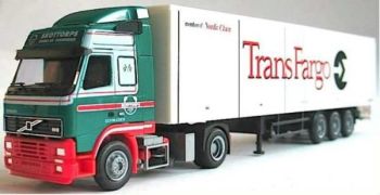 AWM71076 - VOLVO FH Globetrotter 4x2 Avec Remorque 3 Essieux  "Trans Fargo" 1/87