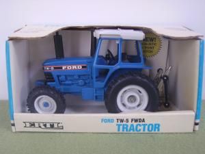 ERT881 - Tracteur FORD TW-5 FWDA