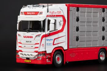 IMC32-0217 - SCANIA S High Roof 6x4 porteur avec remorque 1+2 Essieux bétaillère BETTE GRIS