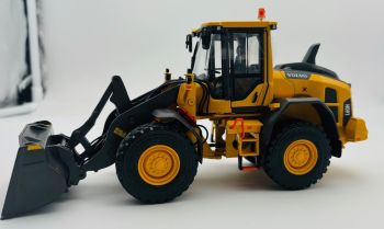 ADF3200120 - Chargeur VOLVO L60H - Pneus Michelin