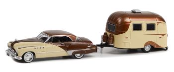 GREEN32260-A - BUICK Roadmaster Hardtop 1949 avec caravane Airstream de la série HITCH & TOW sous blister