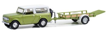 GREEN32300-B - HARVESTER Scout avec remorque 1970 de la série HITCH & TOW sous blister
