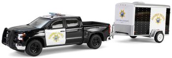 GREEN32315-C - CHEVROLET Silverado 2023 Police de Californie avec remorque de la série HOT PURSUIT sous blister