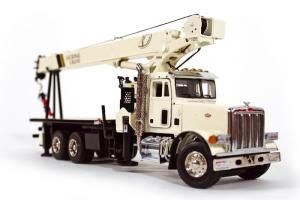 TWH696 - Grue NATIONAL CRANE 1300H sur PETERBILT couleur ivoire