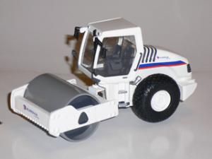 NZG666/02 - Rouleau compacteur HAMM 3412 EUROVIA