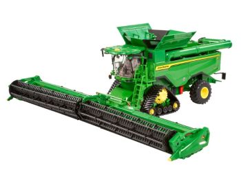 BRI43390 - Moissonneuse-batteuse sur chenilles JOHN DEERE S7 900
