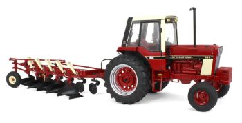 ERT44309 - INTERNATIONAL 986 avec charrue 720 – Collection Prestige