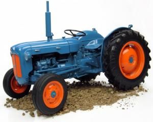 UH2897 - FORDSON Dexta (1958) - 1/16