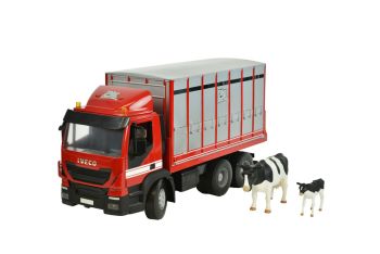 BRI43113A1 - IVECO 6x4 Bétaillère avec une vache et son veau Ech:1/16