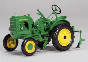 JDM213 - JOHN DEERE "LA" Avec Cultivateur.1/16