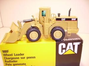 ARCHIVE182 - Chargeur CATERPILLAR 988F avec sa boite.Trés bon état