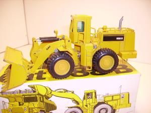 NZG167C - Chargeur CATERPILLAR 988B avec sa boite.