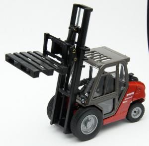 ARCHIVE118 - Chariot élévateur MANITOU MSI 30 TTI Avec fourches et lot de panneaux.Ech:1/32