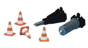 BRU2408 - Lot d'accessoires comprenant cones + tarrieres et marteau piqueur.Ech:1/16