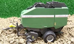 UH2658 - Presse à Balles Rondes FENDT V2900