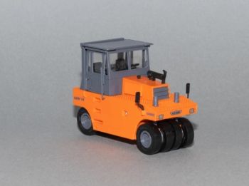 MSM5310/01 - Rouleau compacteur à pneus HAMM GRW 18