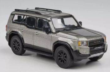 PAR64-55746 - TOYOTA Land Gruiser LC250 2024 Gris métallique